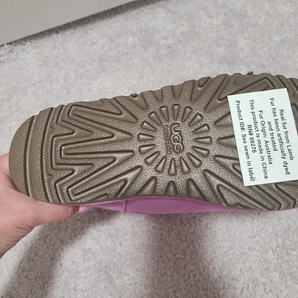 UGG - Picture 2 of 5